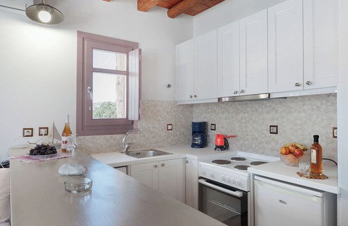 Katapola Apartment | Apartment 'Nicolas House 1' with Sea View, Wi-Fi and Air Conditioning