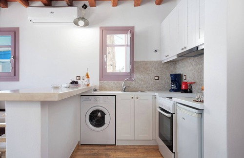Katapola Apartment | Apartment 'Nicolas House 1' with Sea View, Wi-Fi and Air Conditioning