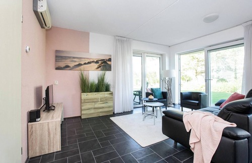 Julianadorp aan zee Apartment | Apartment in Julianadorp near the Beach