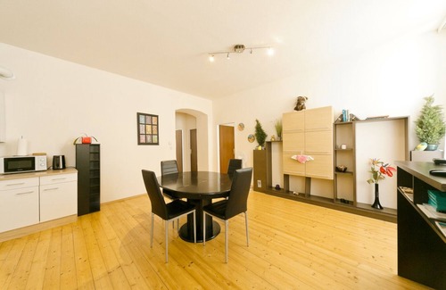 Funfhaus Apartment | Apartment No. 06 in Vienna near Schönbrunn/Westbahnhof | Keyless Check-In