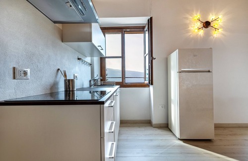 Aer Apartment | Apartment 'Nonna Gina' with Lake View