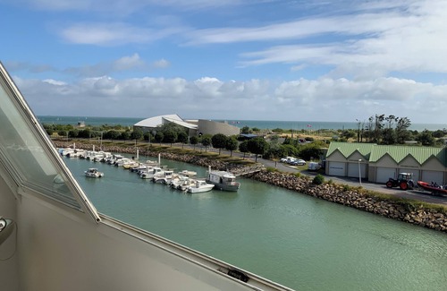 Courseulles-sur-Mer Apartment | Apartment on the port and 300 m from the beach