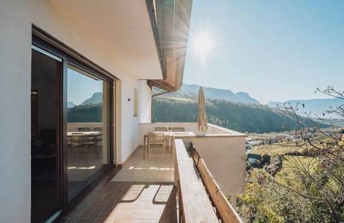 Rifiano Apartment | Apartment Oberegghof Ifinger with Mountain View and Wi-Fi