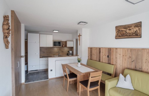 Velturno Apartment | Apartment 'Oberhemberger Hof Oanser' with Mountain View, Shared Terrace and Wi-Fi