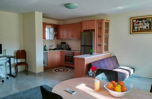Kontsika Apartment | Apartment of 70 sq.m next to the sea with private car & boat parking in Galaxidi