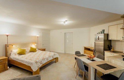 Ratisevina Apartment | Apartment Olive Hill