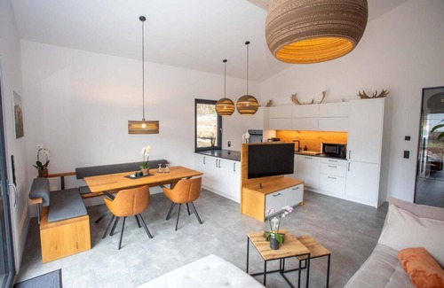 Poppenhausen Apartment | Apartment 'Omas Rhön-Garten' with Mountain View, Shared Terrace and Wi-Fi