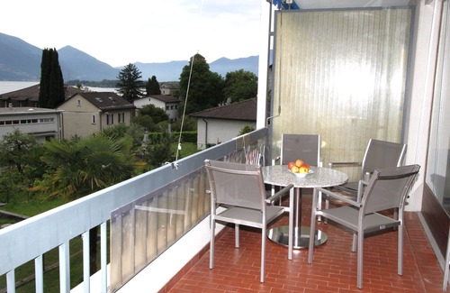 Minusio Apartment | Apartment on the 1st floor of an apartment building in a sunny and central location