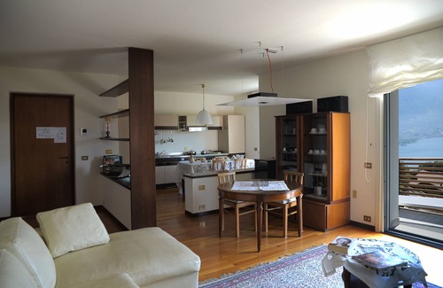 Lovere Apartment | Apartment on the 1st floor, detached, lake view, at the threshold of the forest.