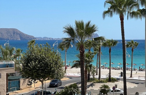 El Albir Apartment | Apartment on the Albir beach with swimming pool and sea view.
