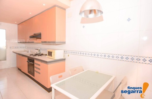 El Roc de Sant Gaieta Apartment | Apartment on the seafront with communal area and pool