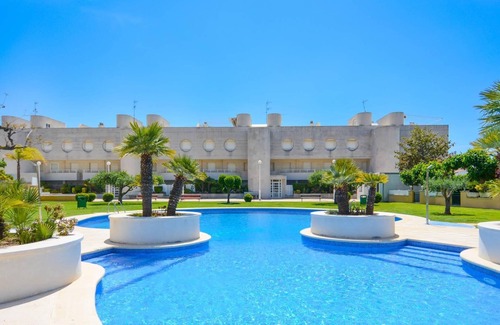 El Roc de Sant Gaieta Apartment | Apartment on the seafront with communal area and pool