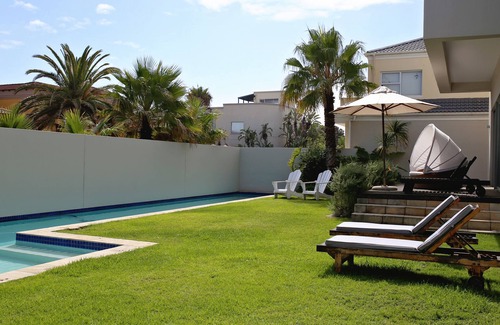 Sunset Beach Apartment | Apartment on the ground floor overlooking the pool