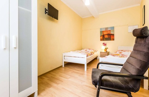 Muelheim Apartment | Apartment on the ground floor (W3) - 2x bedrooms - 5 single beds