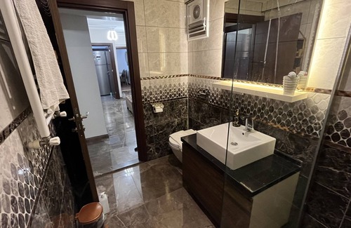 Gaziosmanpasa Apartment | Apartment on the main street, in the middle of a lively neighborhood