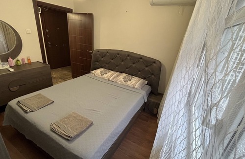 Gaziosmanpasa Apartment | Apartment on the main street, in the middle of a lively neighborhood