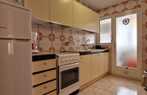 Malgrat de Mar Apartment | Apartment on the Paseo Marítimo 3 minutes from the beach, community pool, free Wi-Fi, excellent location, bars, restaurants and shops. Vivalidays Luis.