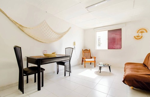 Comuna 2 Apartment | Apartment One street from the Beach Center Parque de los Novios