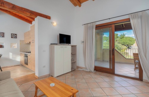 Baia Caddinas Apartment | Apartment 'Orizzonti 31' with Sea View, Private Terrace and Air Conditioning
