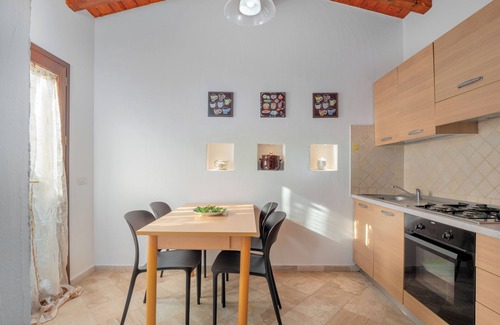 Baia Caddinas Apartment | Apartment 'Orizzonti 31' with Sea View, Private Terrace and Air Conditioning