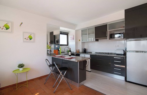 Oura Apartment | Apartment 'Ouramar' with Sea View, Balcony & A/C