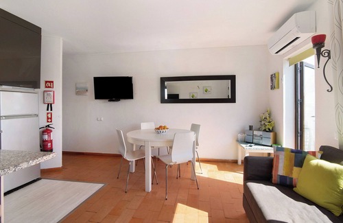 Oura Apartment | Apartment 'Ouramar' with Sea View, Balcony & A/C