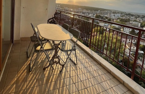 Clamart Apartment | Apartment overlooking the Eiffel Tower