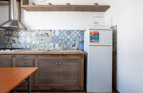 Isola delle Femmine Apartment | Apartment 'Pauline' with Sea View, Wi-Fi and Air Conditioning