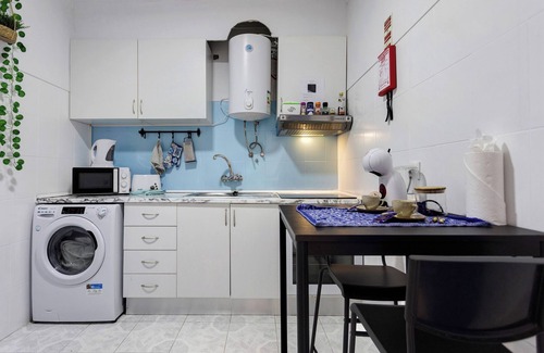 Sao Bernardino Apartment | Apartment 'Paradise By The Sea The Whale Beach' with Wi-Fi and Air Conditioning
