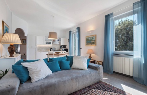 Sori Apartment | Apartment 'Paradise Suite' with Sea View, Wi-Fi and Air Conditioning