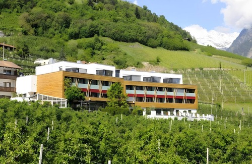 Marlengo Apartment | Apartment 'Pazeider 301' with Mountain View, Wi-Fi and Air Conditioning