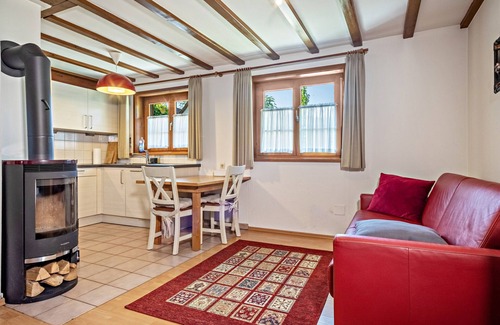 Goppertsweiler Apartment | Apartment "Pias Nature Retreat i - Studio" with Private Terrace, Shared Garden & Wi-Fi
