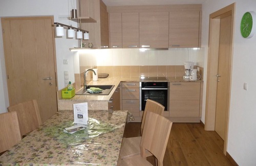 Martello Apartment | Apartment 'Pirchahof Waldruhe' with Mountain View, Shared Terrace and Wi-Fi