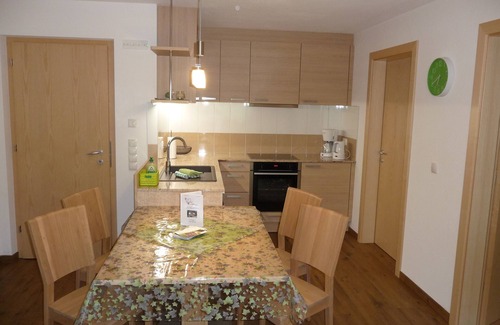 Martello Apartment | Apartment 'Pirchahof Waldruhe' with Mountain View, Shared Terrace and Wi-Fi