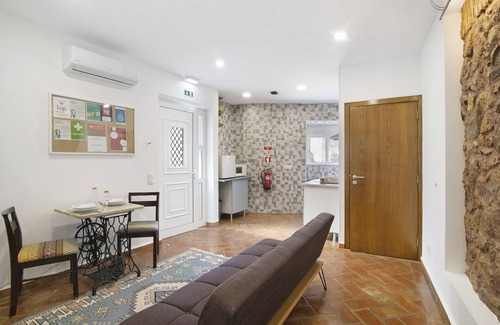 Sao Bras de Alportel Apartment | Apartment 'Casa Da Vila Nº 6' with Wi-Fi and Air Conditioning