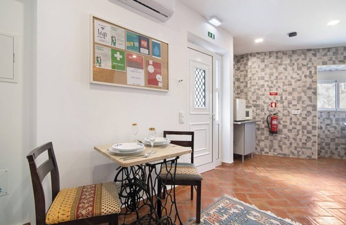Sao Bras de Alportel Apartment | Apartment 'Casa Da Vila Nº 6' with Wi-Fi and Air Conditioning