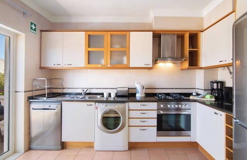 Conceicao e Cabanas de Tavira Apartment | Apartment 'Quinta Gomeira 69' with Shared Pool, Shared Garden and Air Conditioning
