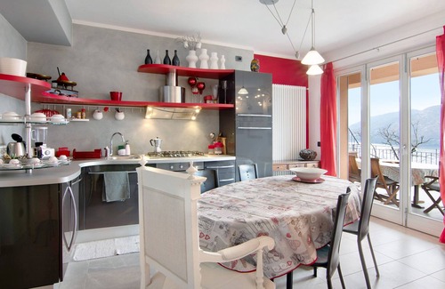 Mezzegra Apartment | Apartment "Red e Gray view lake" with Terraces & Wi-Fi