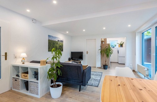 Niedereschach Apartment | Apartment 'Reinbold' with Private Terrace, Private Garden and Wi-Fi