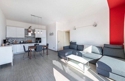 Pulciano Apartment | Apartment 'Residence Virgilio Red' with Lake View, Wi-Fi and Air Conditioning