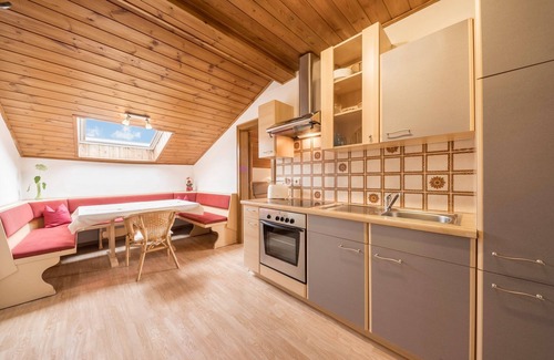 Tesimo Apartment | Apartment "Residenz Kronstein - FeWo 8" with Balcony, Shared Garden and Mountain View