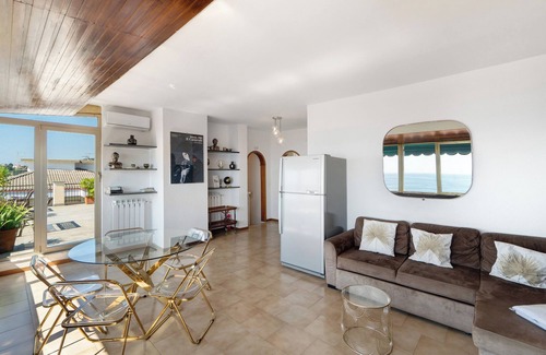 Varazze Apartment | Apartment 'Riviera Mare' with Sea View, Private Terrace and Wi-Fi