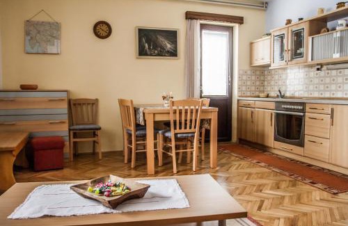 Postojna Apartment | Apartment & rooms Grmek