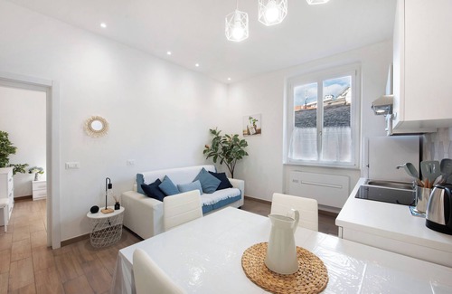 Varazze Apartment | Apartment "Rosa dei Venti - Centro Storico" close to the Sea with Wi-Fi
