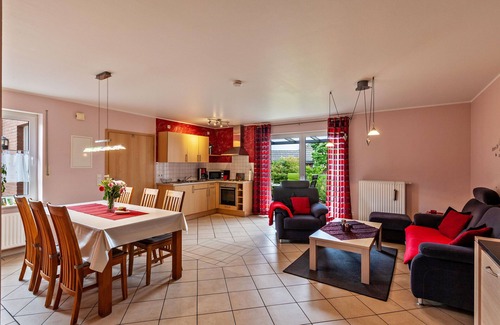 Wissel Apartment | Apartment 'Rose' with Private Terrace, Private Garden and Wi-Fi