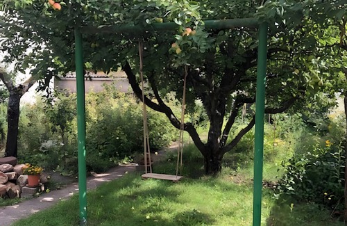 Kemmern Apartment | Apartment 'Rosenbusch 2' with Shared Garden, Balcony and Wi-Fi