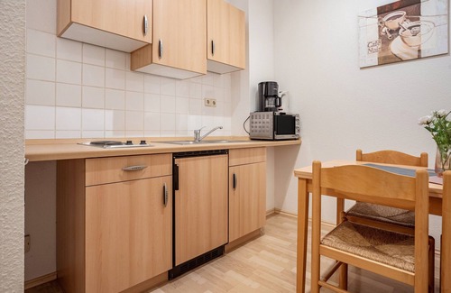 Muritz Apartment | Apartment 'Rosenduft' with Shared Garden, Balcony and Wi-Fi