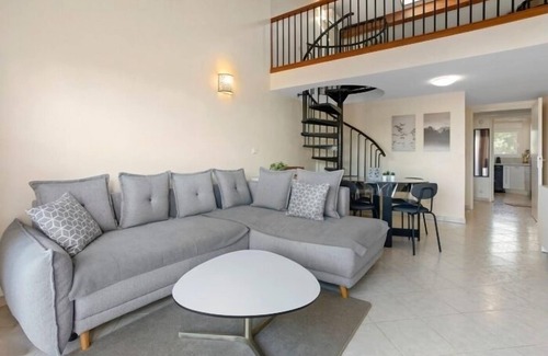 Boulouris-sur-Mer Apartment | Apartment Saint-Raphaël - 2 bedrooms - 3 beds - 1 bathroom