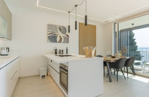 Torri del Benaco Apartment | Apartment 'Salvatore Homes Porto Nuovo Torri' with Lake View, Wi-Fi and Air Conditioning