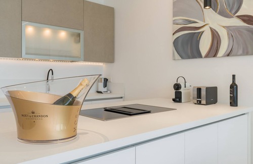 Torri del Benaco Apartment | Apartment 'Salvatore Homes Porto Nuovo Torri' with Lake View, Wi-Fi and Air Conditioning
